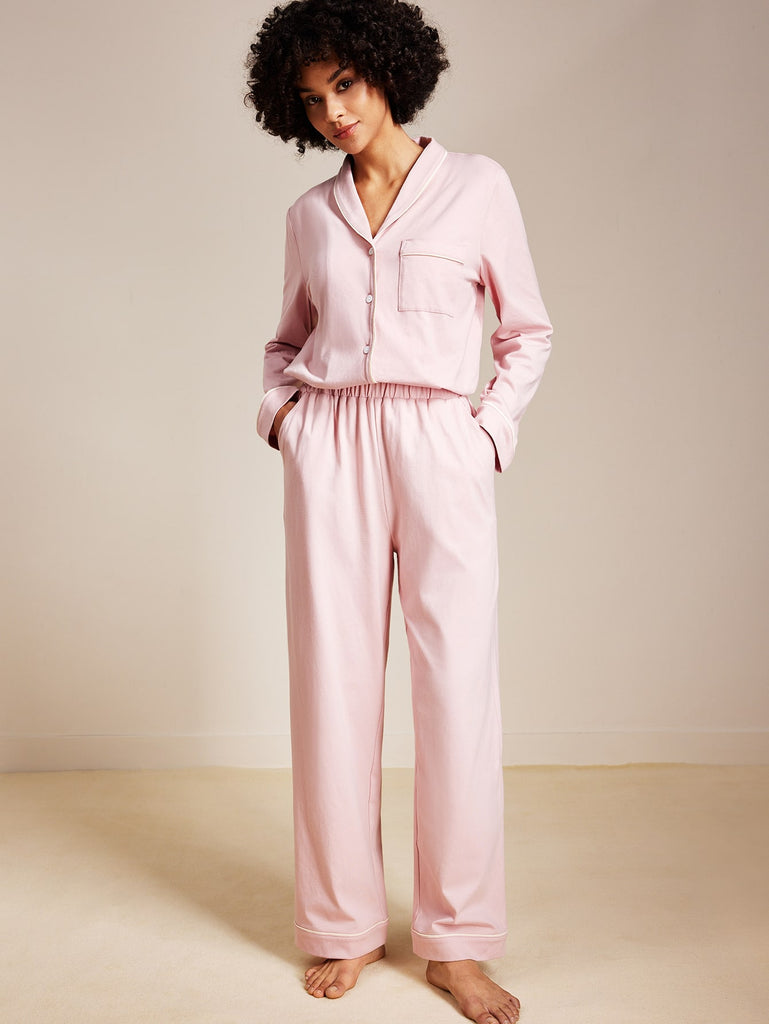 Pijama con ribete en contraste y bolsillo de parche